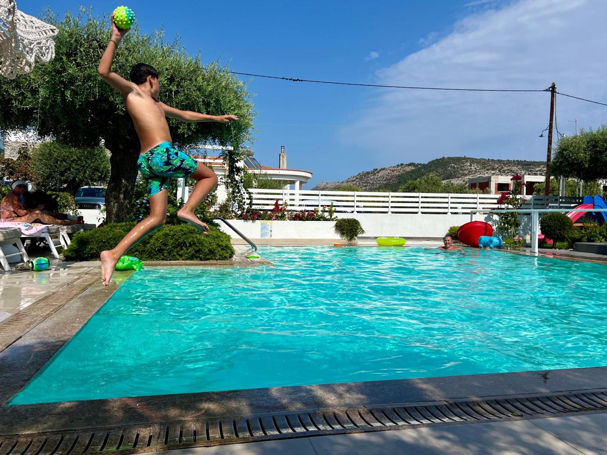 Thassos Olivia * Potos